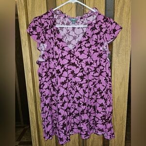NWT Terra & Sky Sz 2x TopChic blouse with a striking floral pattern